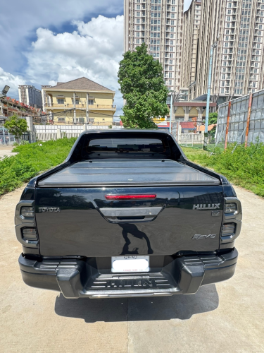 តម្លៃ 3មុឺនជាង 2020 Toyota Hilux Revo ពណ៌ខ្មៅ