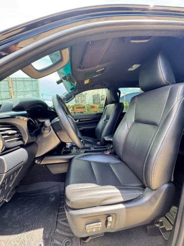 តម្លៃ 3មុឺនជាង 2020 Toyota Hilux Revo ពណ៌ខ្មៅ