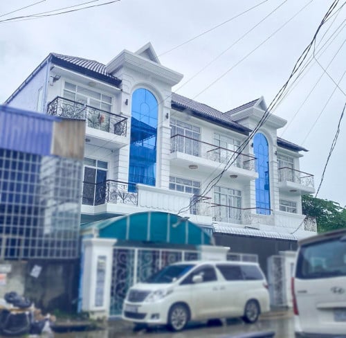 ផ្ទះជួល នៅអូរ5 ! មាន 3 ល្វេងសម្រាប់ជួល រឺ លក់ ទីតាំងមហាល្អបងៗក្បែឆ្នេរ House for RENT/SALE! 房子出租出售