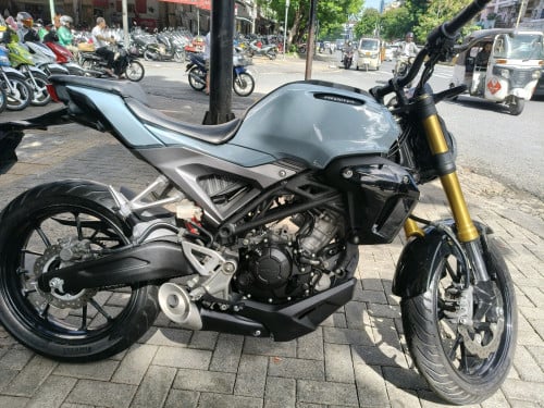 ម៉ូតូ cb នៅស្អាត 70% ធានាជូនគ្រឿងស៊ីន