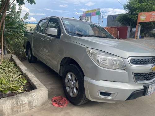 លក់Chevrolet Colorado 2013ម៉ាសុិន2,5Lលេខដៃប៉ុង1