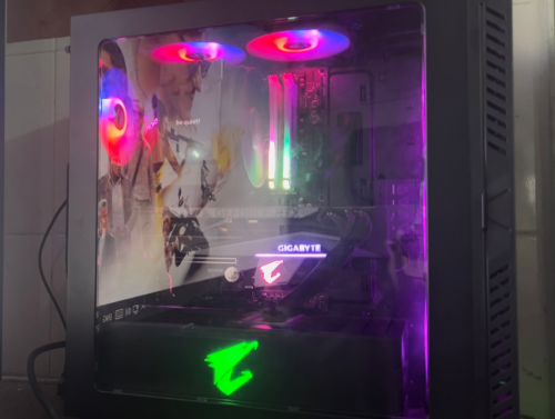 លក់ computerប្រើផ្ទាល់ខ្លួន គុណភាពនៅល្អខ្លាំង