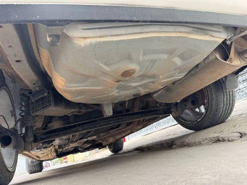 តោះក្ដៅៗ Corolla 2003 LE ពណ៍ស ក្នុងលឿង 2AT