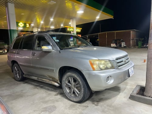ចង់លក់ highlander ឆ្នាំ 03 v4ប៉ុង១
