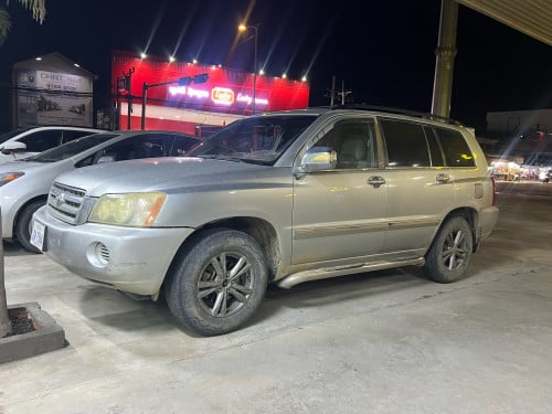 ចង់លក់ highlander ឆ្នាំ 03 v4ប៉ុង១
