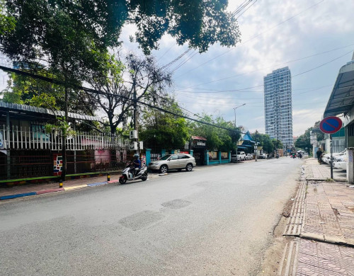 ផ្ទះសម្រាប់ជួលនៅទួលគោក/ House for rent in Toul Kork