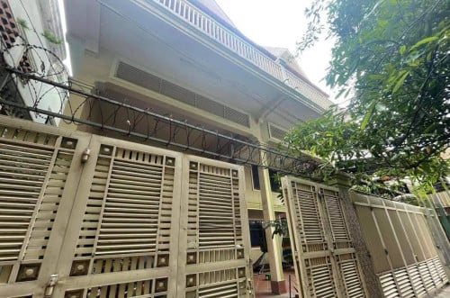 ផ្ទះលក់បន្ទាន់ នៅសង្កាត់ផ្សារដើមថ្កូវ | House Urgent Sale in Sangkat Phsar Daem Thkov