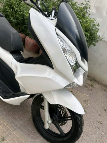 ម៉ូតូលក់ PCX ឆ្នាំ 2011មានពន្ធត្រឹមត្រូវ