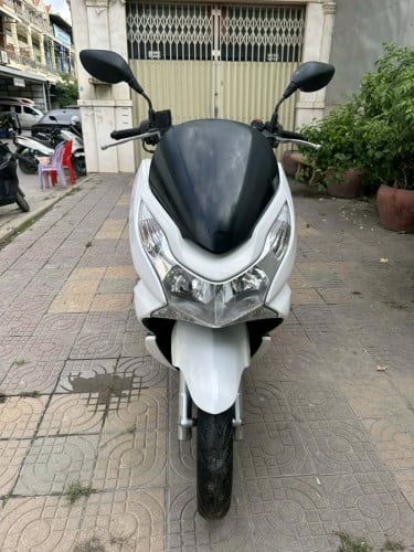 ម៉ូតូលក់ PCX ឆ្នាំ 2011មានពន្ធត្រឹមត្រូវ