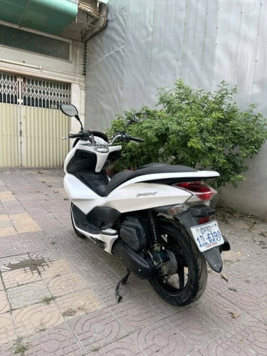 ម៉ូតូលក់ PCX ឆ្នាំ 2011មានពន្ធត្រឹមត្រូវ