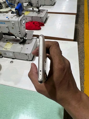 ទូរស័ព្ទរ នៅស្អាតខ្លាំងRam12+4G Rom256G