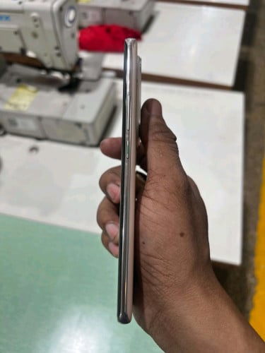 ទូរស័ព្ទរ នៅស្អាតខ្លាំងRam12+4G Rom256G
