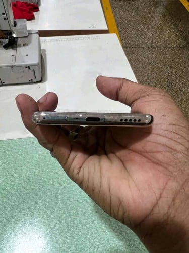 ទូរស័ព្ទរ នៅស្អាតខ្លាំងRam12+4G Rom256G