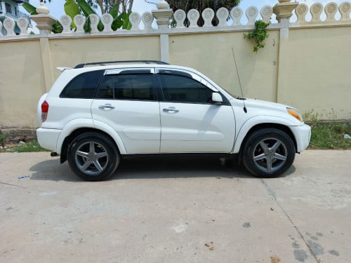 ឡានលក់ RAV4 L P2 លក់ប្រញាប់ $8,800 ចរចា