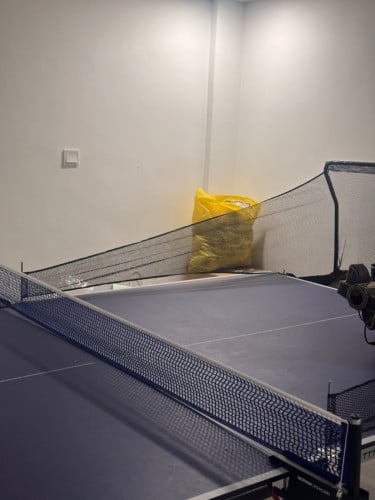 តុវាយប៉េងប៉ុង Table Tennis ជាមួយម៉ាស៊ីនបាញ់គ្រាប់ Table Tennis Machine (ថ្មី99%)