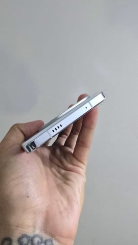 ๐ฒ๐ฒ๐ฒ : IQoo 13 5GRam:16G Rom: 512G Color : white 99%
