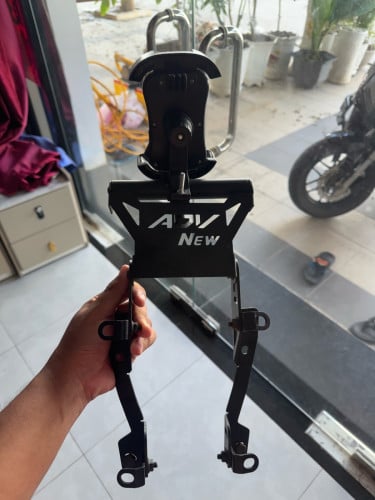 ជើងចាប់ជាមួយ windshield លើ Adv 160