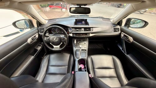 2014 CT200h full premium