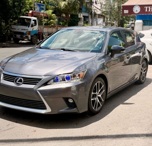 2014 CT200h full premium
