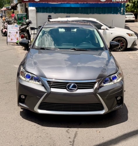 2014 CT200h full premium