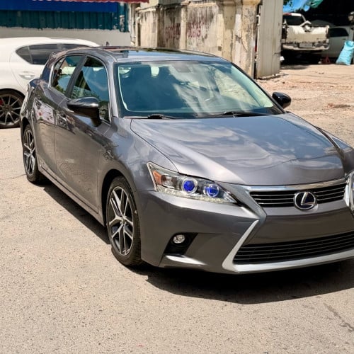 2014 CT200h full premium