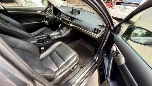 2014 CT200h full premium