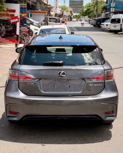 2014 CT200h full premium
