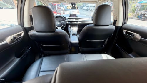 2014 CT200h full premium