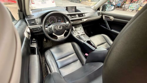 2014 CT200h full premium