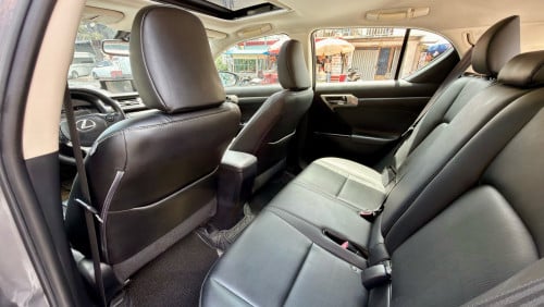 2014 CT200h full premium