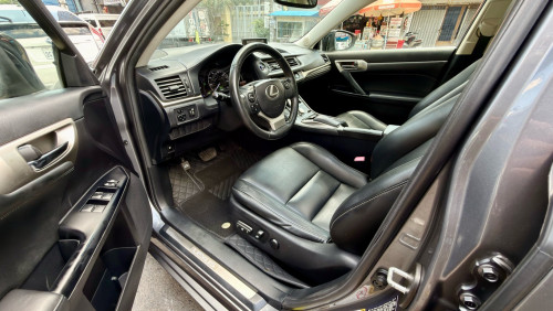 2014 CT200h full premium
