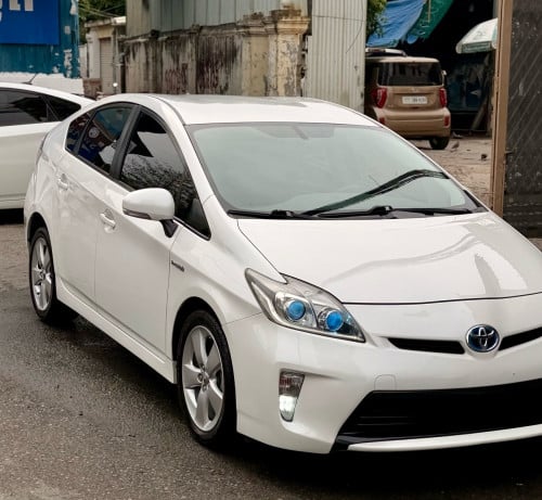2014 Prius option 4