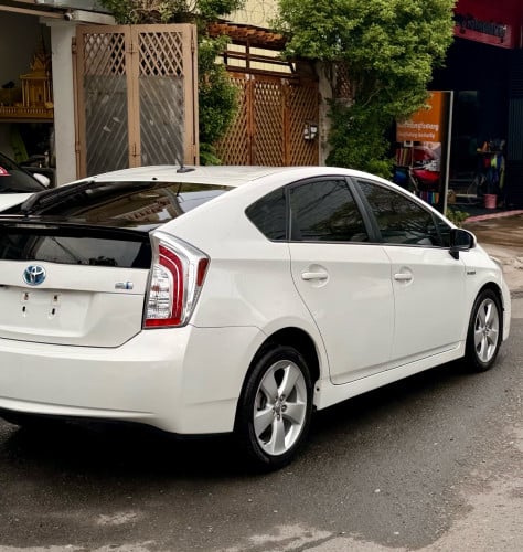 2014 Prius option 4