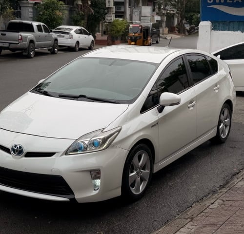 2014 Prius option 4