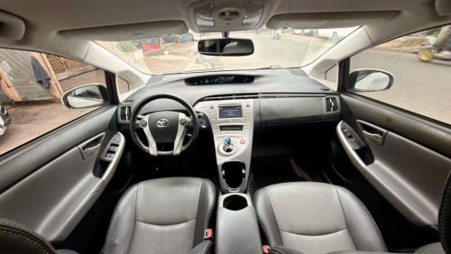 2014 Prius option 4