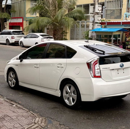 2014 Prius option 4