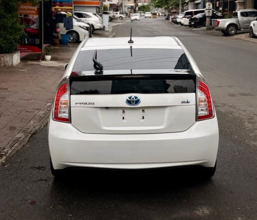 2014 Prius option 4