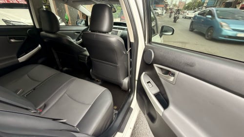 2014 Prius option 4