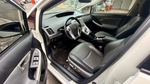 2014 Prius option 4