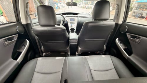 2014 Prius option 4