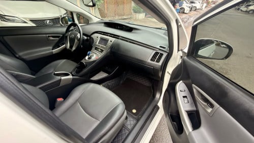 2014 Prius option 4