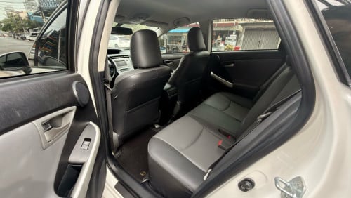 2014 Prius option 4