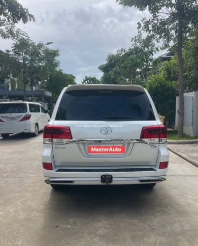 2016 ម្ចាស់ដេីមទិញខ្លាញ់គោ Toyota Lancriser GXR V6