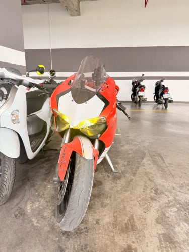 Ducadi 899