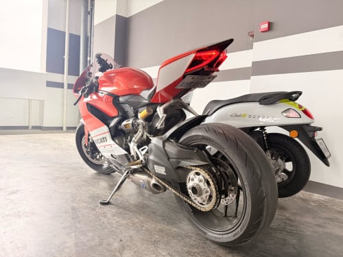Ducadi 899
