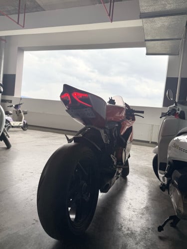 Ducadi 899