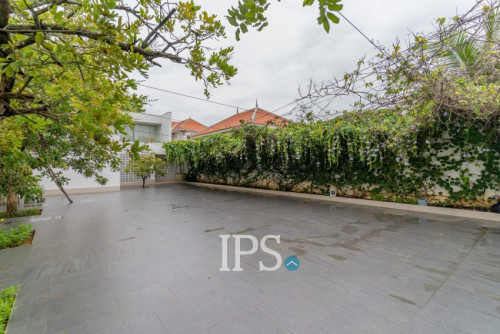 5-Bedroom Holiday Home For Sale โ Koh Krabei, Phnom Penh ๐ ๐ฟ