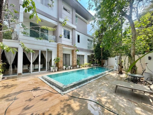 5 Bedrooms Villa For Rent At Peng Hout Beoung Snor
