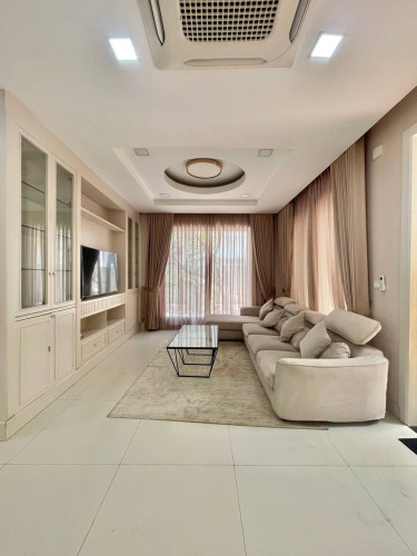 5 Bedrooms Villa For Rent At Peng Hout Beoung Snor