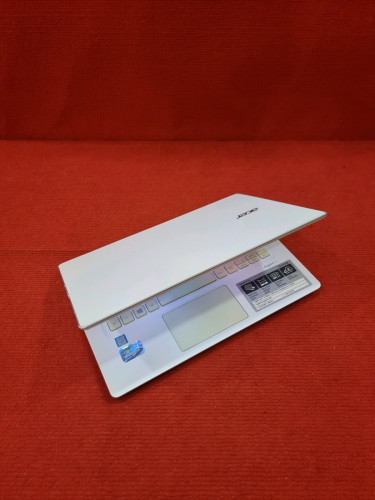 Acer i5-6th Gen Slim ( 8GB - 256GB ) Battery Good ๐
